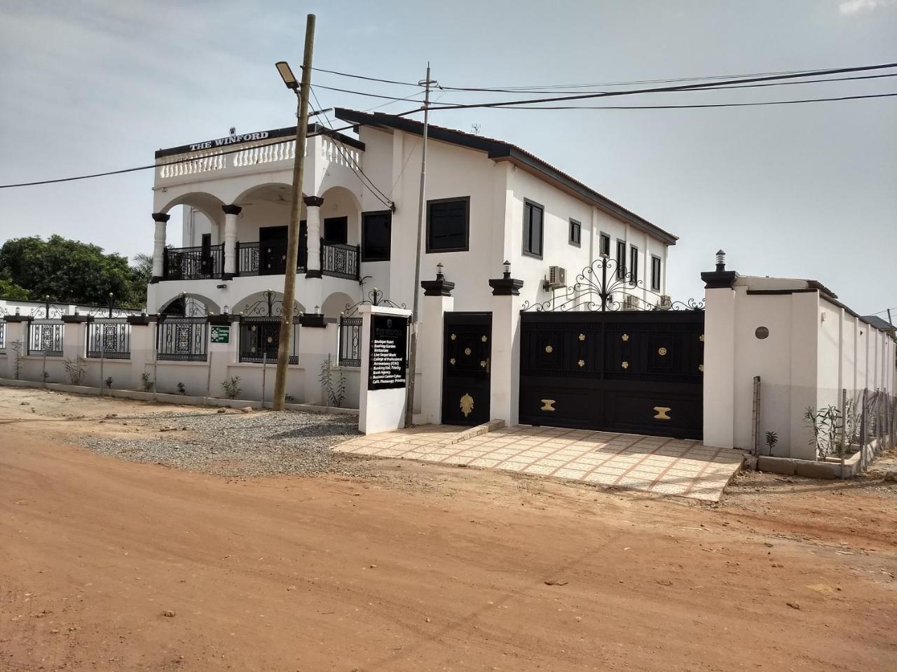 The Winford Boutique Hotel Achimota Taifa Exterior photo